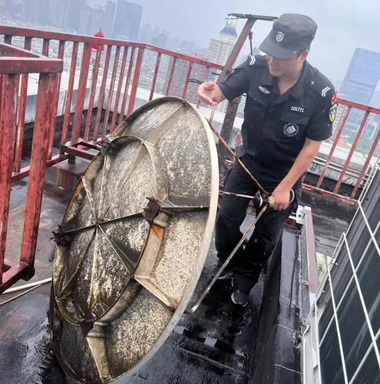 C:/Users/BA/Desktop/風雨過后南京保安迅速行動，恢復安“寧”面貌/11.jpg11