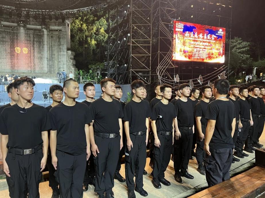 C:/Users/Administrator/Desktop/臺風(fēng)“貝碧嘉”來襲，南京保安積極應(yīng)對，“守”護(hù)萬家團(tuán)圓！/10.jpg10