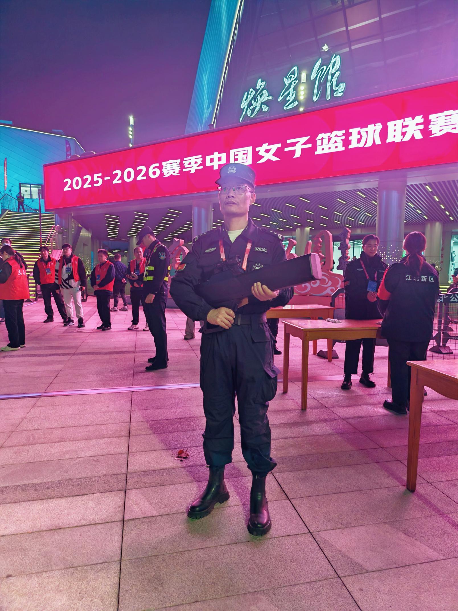 E:/25.12.10后 上傳網(wǎng)站留存/“保安衛(wèi)士”護(hù)航，熱血燃賽場！——南京市保安服務(wù)有限公司大廠分公司保障WCBA女籃聯(lián)賽激情開燃/照片/微信圖片_20251211080736_275_1.jpg微信圖片_20251211080736_275_1