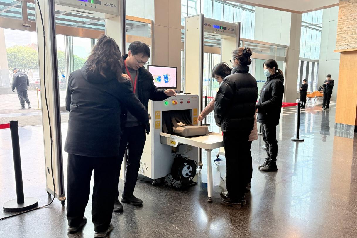 E:/25.12.10后 上傳網(wǎng)站留存/“安保鐵軍、硬核保障”2026系列報(bào)道一——科技引領(lǐng)未來(lái)，安全護(hù)航盛會(huì)/照片/5212ea35a8b77386cbea49d69a720cf7.jpg5212ea35a8b77386cbea49d69a720cf7